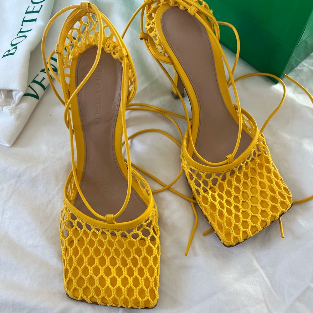 Bottega Veneta yellow mesh sandals size 36.5 - Picture 2 of 5